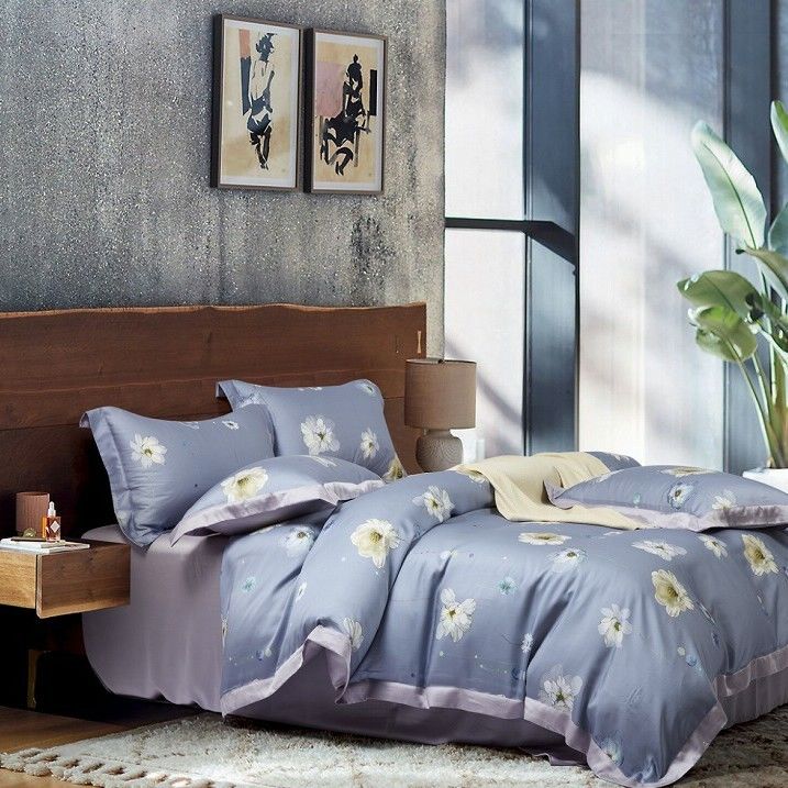 L'édredon brodé de luxe du comité technique 300 a placé la couleur solide