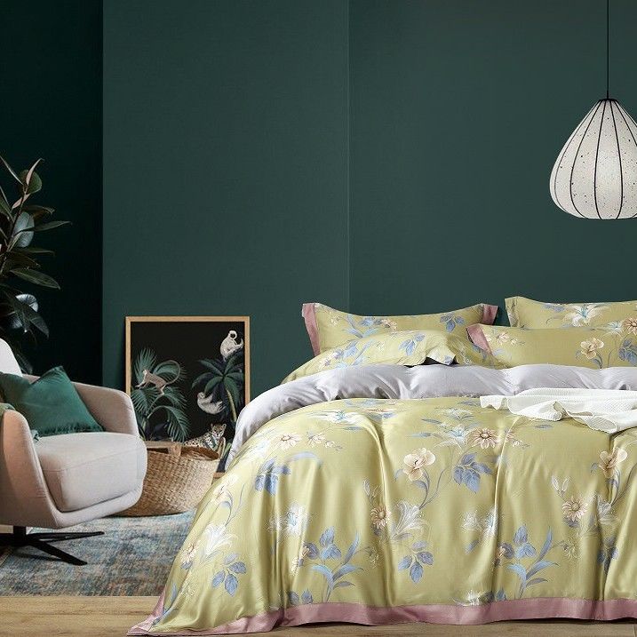 L'édredon brodé de luxe du comité technique 300 a placé la couleur solide