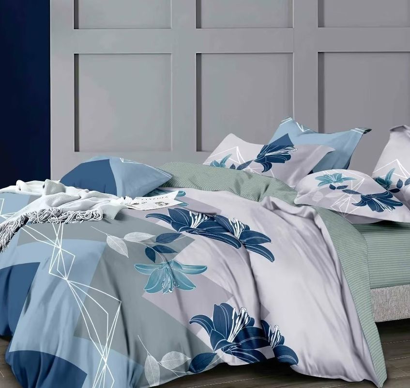 Microfiber la couleur que foncée a imprimé la couverture géométrique de couette a placé 4 morceaux du polyester 100%