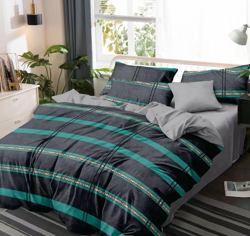 Microfiber la couleur que foncée a imprimé la couverture géométrique de couette a placé 4 morceaux du polyester 100%